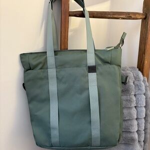 NWOT Daily Objects Waterproof Laptop Trunk Tote